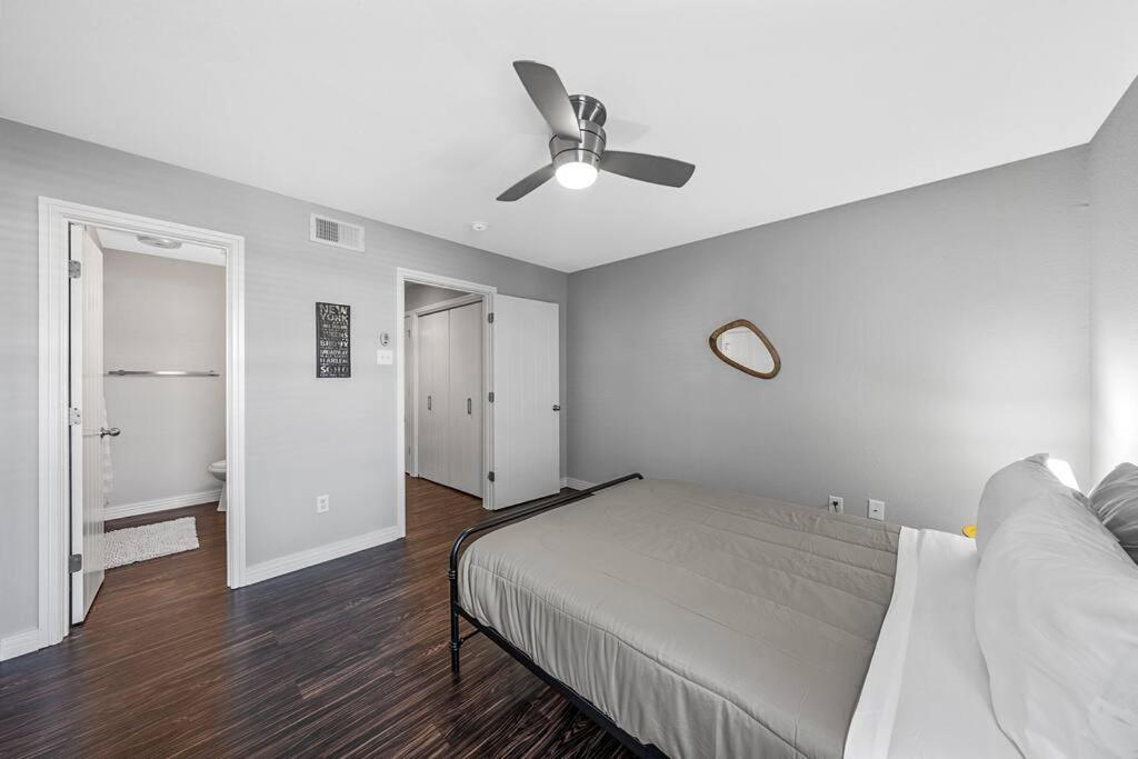 Luxe Condo In City Center Waco Exterior photo