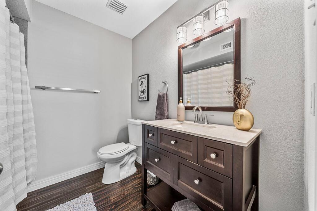 Luxe Condo In City Center Waco Exterior photo