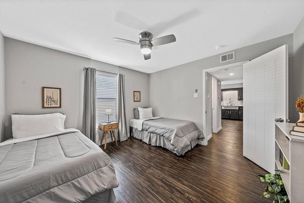 Luxe Condo In City Center Waco Exterior photo
