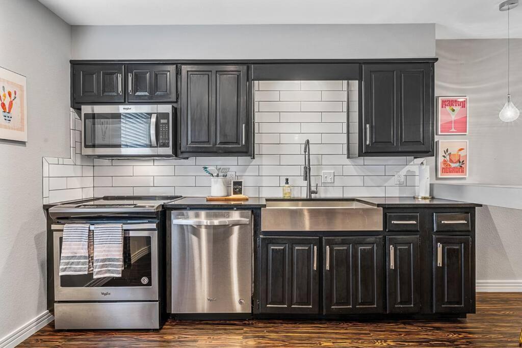 Luxe Condo In City Center Waco Exterior photo