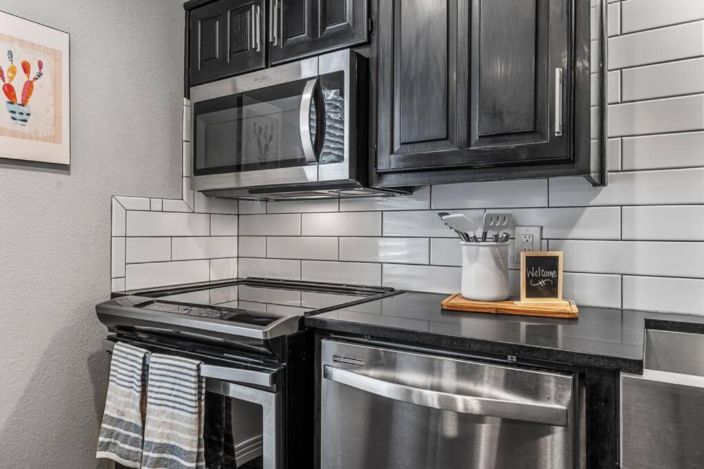 Luxe Condo In City Center Waco Exterior photo