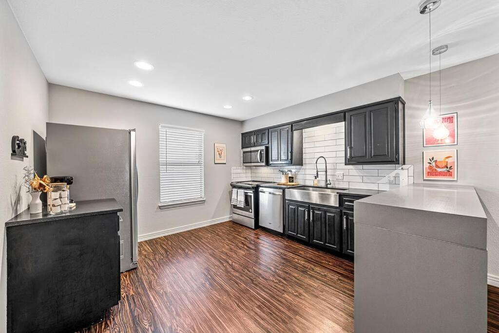 Luxe Condo In City Center Waco Exterior photo