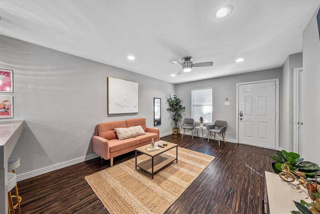 Luxe Condo In City Center Waco Exterior photo