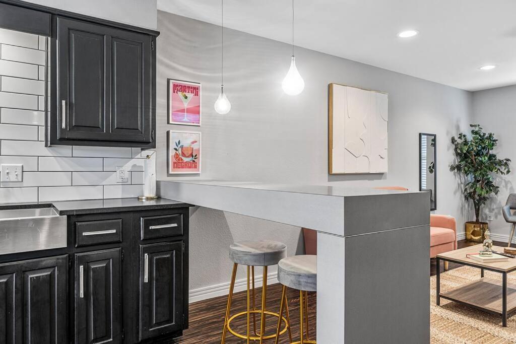 Luxe Condo In City Center Waco Exterior photo