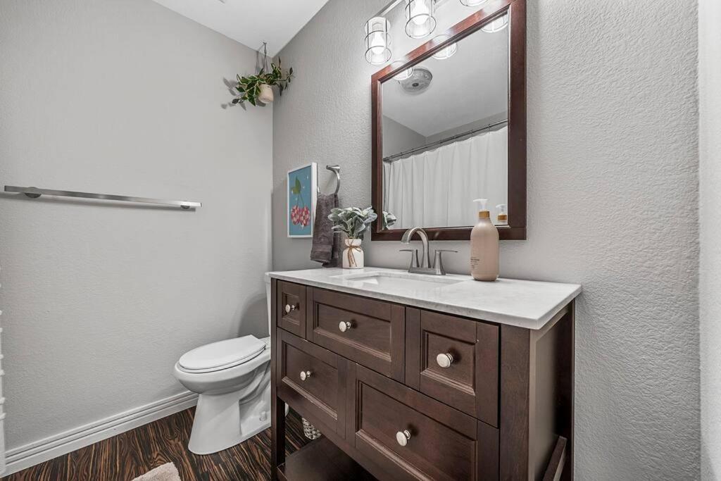 Luxe Condo In City Center Waco Exterior photo