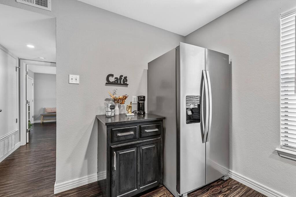 Luxe Condo In City Center Waco Exterior photo